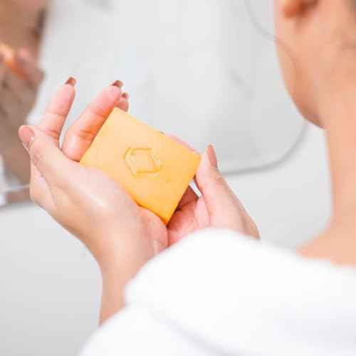 Relumins Triple Glow Bar Soap ? Professional Spa Formula with Gentle Exfoliation & Deep-Cleansing Plant-Based Ingredients ? Luxurious Rich Lather, Christmas Gift for Smooth Skin ? 135g x 10 Bars