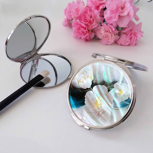 MADDesign Mother of Pearl Compact Makeup Travel Mirror (Flower White)