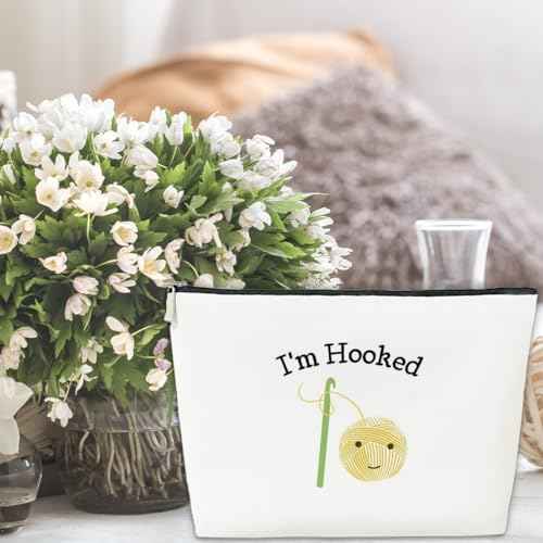 JioJio Chan Crochet Gift for Women Makeup Bag, I'm Hooked, Gifts for Crocheting Knitters Lovers, Yarn Bags, Knitting Gifts Accessories