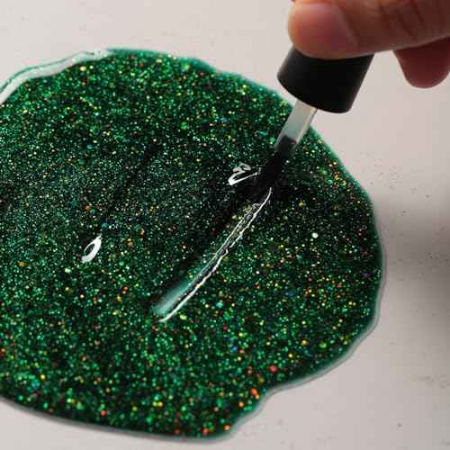 MAYCHAO 15ML Christmas Green Glitter Gel Nail Polish 1Pc Green Glitter Gel Polish Soak Off UV LED Nail Polish Nail Art Starter Manicure Salon DIY at Home, 0.5 OZ