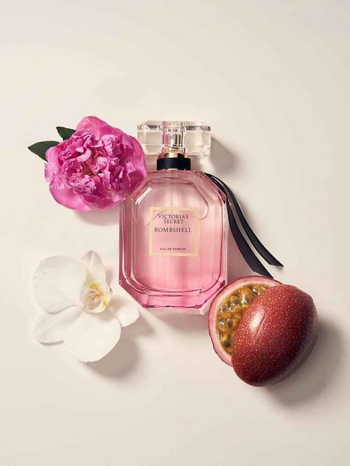 Victoria's Secret Bombshell Eau de Parfum, Notes of Purple Passion Fruit, Shangri-La Peony & Vanilla Orchid, Perfumes for Women (1.7 oz)