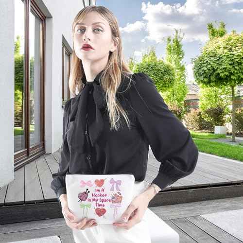 WCGXKO Crochet Lover Gift Crocheters Gift I'm A Hooker In My Spare Time Zipper Pouch Makeup Bag (spare time bow)