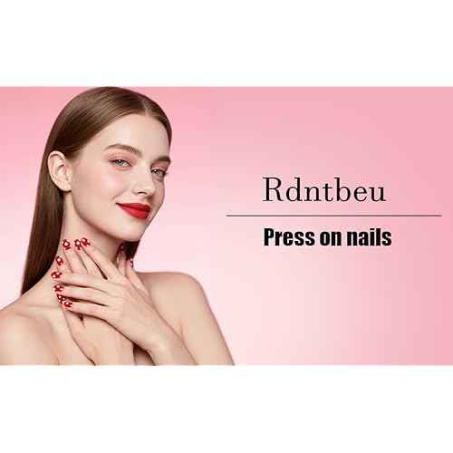 Christmas Press on Nails Medium Square Fake Nails Red Stick on Nail Winter False Nail with Design Xmas Tree Snowflake Gold Striped Nail Tips Pree ons Full Cover Xmas Nails for Women Manicure 24Pcs