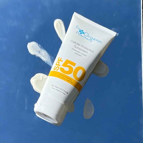 The Organic Pharmacy Cellular Protection Sunscreen SPF 50 for Face & Body - Mineral Sunshield to Block Both UVA & UVB - Vitamin-rich Natural Antioxidants - Light, Non-Flaky, Non-Greasy - 3.4 oz 100 ml
