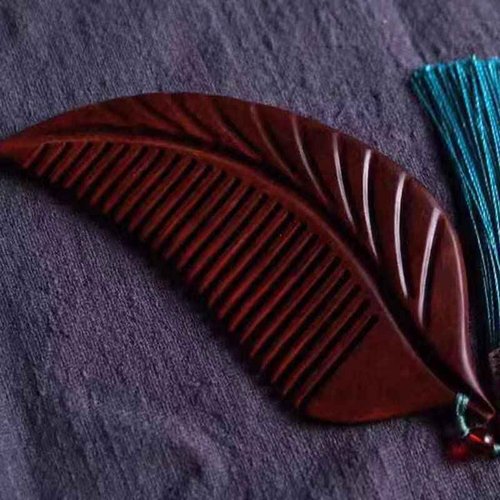 Sitronugras Wooden Comb For Women - Carved Craft Natural Boxwood Hair Comb - No Static Fine Tooth Wood Comb with gift box (leaf)