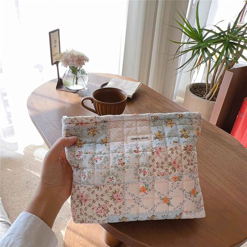 Sminra 2 Pieces Floral Makeup Bag, Cute Travel Quilted Pouch Cosmetic Bag Organizer, Small Cotton Coquette Aesthetic Purse Toiletry Bag for Women Girls accessories (Blue Flower-2PCS)