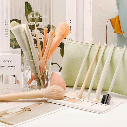 Docolor Makeup Brushes 17 Pcs with Makeup Bag and Makeup Sponge and Brush Protector Morandi Makeup Brush Set Premium Synthetic hair makeup brush Wooden handle Gift Box