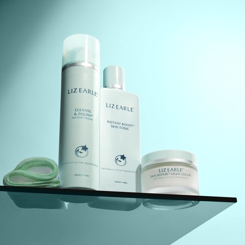 Liz Earle Cleanse & Polish Face Wash - Gentle Facial Cleanser with Moisturizing & Calming Ingredients - Boosts Hydration and Reveals Instant Radiance (200ml)