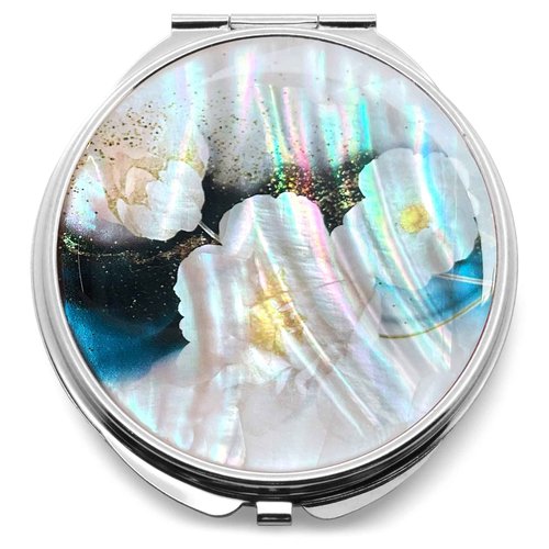MADDesign Mother of Pearl Compact Makeup Travel Mirror (Flower White)