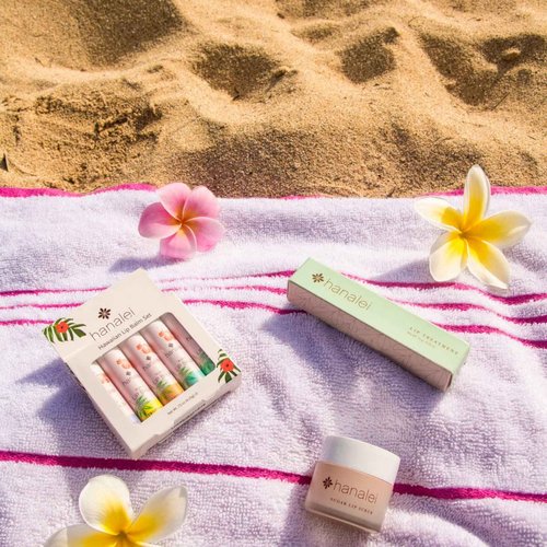 Hanalei Sugar Lip Scrub AND Kukui Oil Lip Treatment 15g Clear AND 5-Piece Tropical Lip Balm Set | Made with Hawaiian Botanicals | Cruelty-Free and Paraben-Free