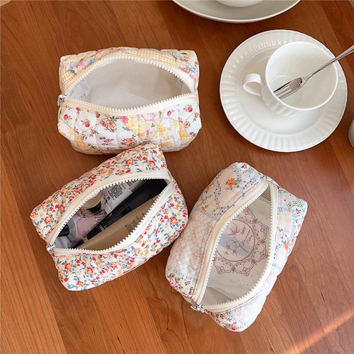 Sminra 2 Pieces Floral Makeup Bag, Cute Travel Quilted Pouch Cosmetic Bag Organizer, Small Cotton Coquette Aesthetic Purse Toiletry Bag for Women Girls accessories (Blue Flower-2PCS)