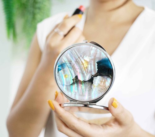 MADDesign Mother of Pearl Compact Makeup Travel Mirror (Flower White)