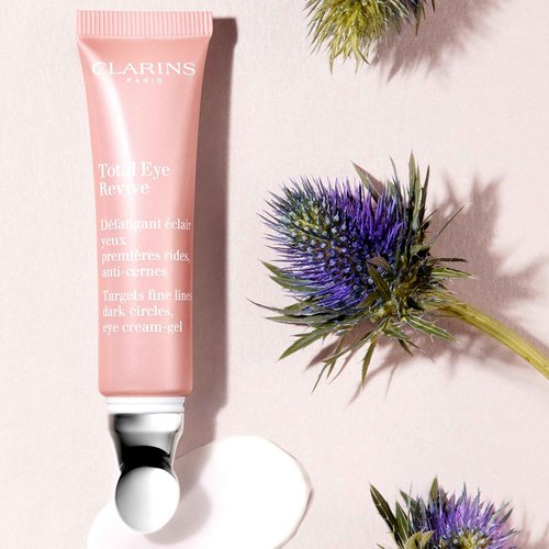 Clarins Total Eye Revive | Anti-Aging Cream-Gel Eye Treatment | Visibly Smoothes Fine Lines | Targets Dark Circles, Puffiness and Signs Of Fatigue | Brightening | Cooling Metal Applicator | 0.5 Oz