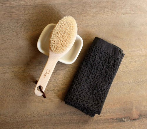 Japanese Body Brush for Bath or Dry Brushing, Exfoliation, Cellulite Treatment, Short Handle, Medium Soft